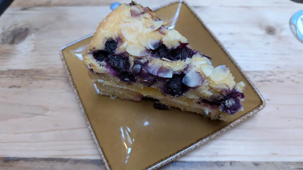 Jessicas Farmhouse Cakes – cake shop in Bridport town centre